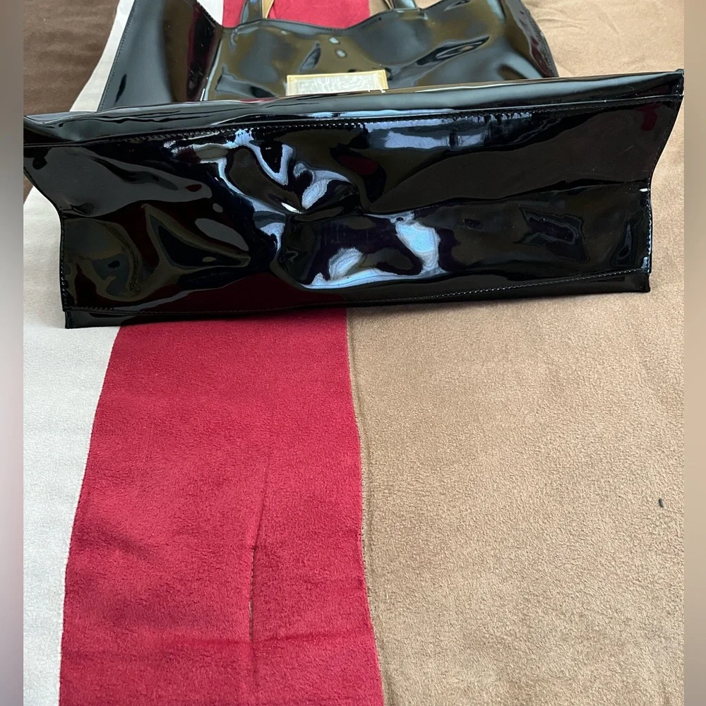 New Macys Large Black Patent Tote Bag - Picture 5 of 11